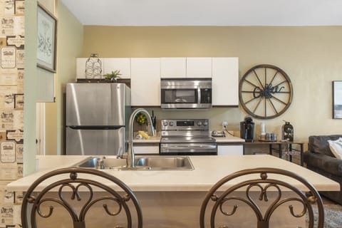 Condo, Multiple Beds, Balcony, Golf View | Private kitchen | Fridge, microwave, oven, stovetop