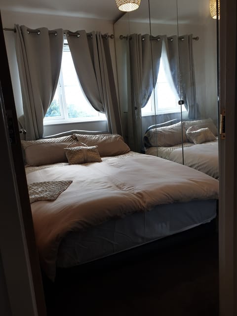 Apartment | 2 bedrooms, iron/ironing board, free WiFi, bed sheets