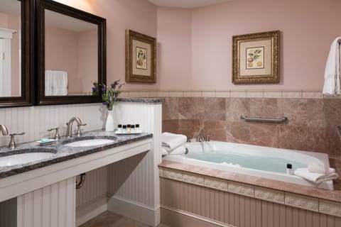 Waterview Grand Suite - Accessible | Bathroom | Separate tub and shower, jetted tub, hydromassage showerhead