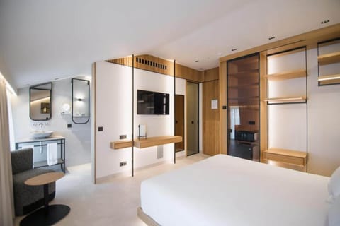 Deluxe Double Room | In-room safe, free WiFi, bed sheets