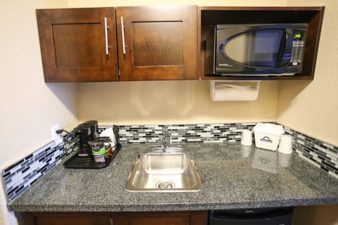 Suite, 1 King Bed, Non Smoking | Private kitchenette | Fridge, microwave, coffee/tea maker