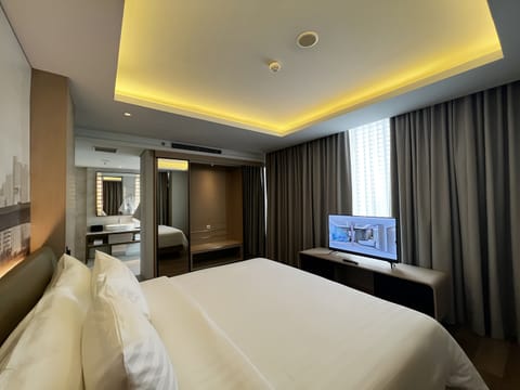 Two Bedroom Suite | Minibar, free WiFi, bed sheets