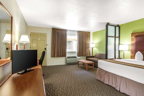 Suite, 1 King Bed, Non Smoking | Blackout drapes, iron/ironing board, free WiFi, bed sheets