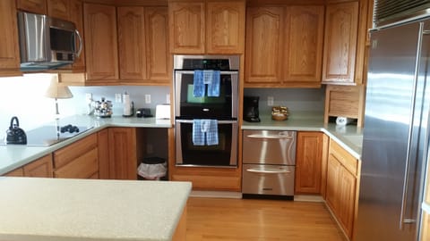 Microwave, coffee/tea maker, toaster, cookware/dishes/utensils