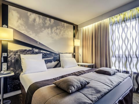 In-room safe, blackout drapes, soundproofing, free cribs/infant beds