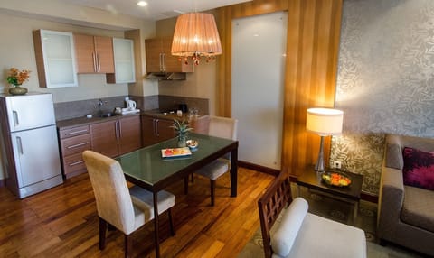 Executive Suite | In-room dining