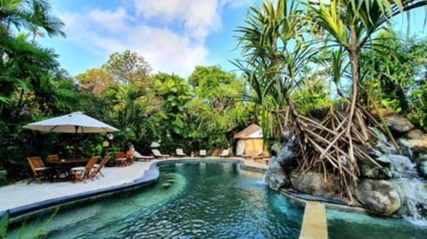 Outdoor pool, sun loungers