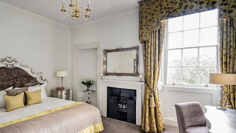 Feature King Bedded Room in Historic Mansion House | In-room safe, desk, blackout drapes, iron/ironing board