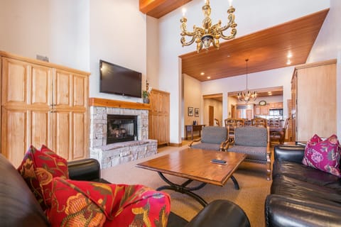 Townhome, 5 Bedrooms | Living area