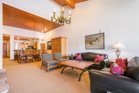 Townhome, 5 Bedrooms | Living area