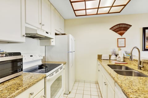 Suite, 1 Bedroom, Ocean View | Private kitchen | Full-size fridge, microwave, oven, stovetop