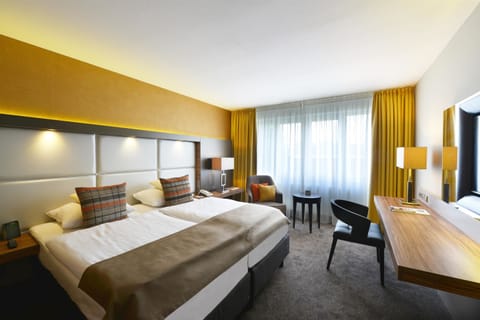 Business Room, 2 Twin Beds | 1 bedroom, premium bedding, minibar, in-room safe