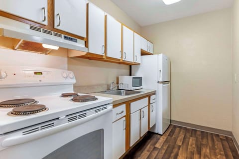 Full-size fridge, microwave, stovetop, cookware/dishes/utensils