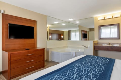 Suite, 1 King Bed, Non Smoking (Top Floor) | Pillowtop beds, desk, laptop workspace, blackout drapes