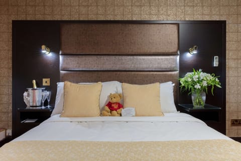 Executive Room, 1 Double Bed, Non Smoking | Hypo-allergenic bedding, in-room safe, individually decorated