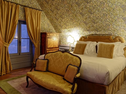 Premier Double Room | Egyptian cotton sheets, premium bedding, pillowtop beds, minibar