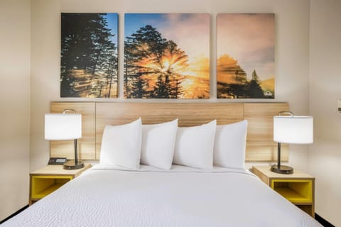 Suite, Multiple Beds, Non Smoking | Iron/ironing board, free WiFi, bed sheets