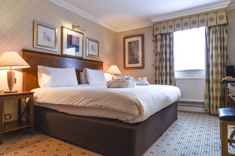 Deluxe Suite | In-room safe, desk, laptop workspace, blackout drapes