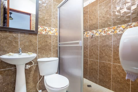 Standard Triple Room | Bathroom | Shower, designer toiletries, towels, soap