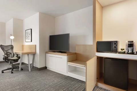 In-room safe, individually furnished, desk, laptop workspace