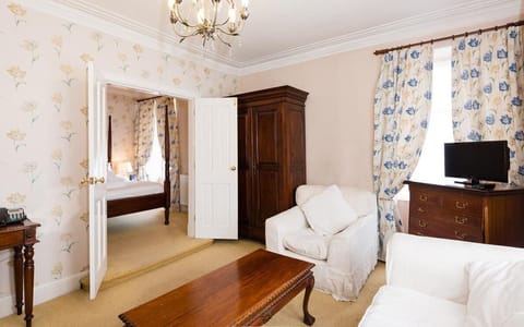 Suite | Egyptian cotton sheets, premium bedding, individually decorated