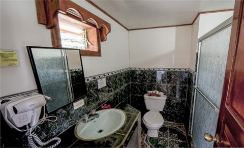 Standard Double Room | Bathroom sink