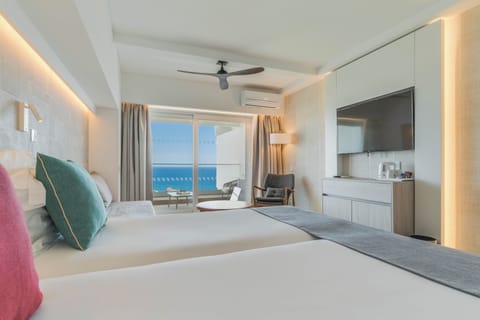 Double or Twin Room, Sea View | Minibar, in-room safe, blackout drapes, free cribs/infant beds