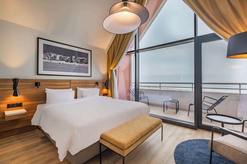 Premium Room, Balcony, Sea View | Premium bedding, minibar, in-room safe, desk