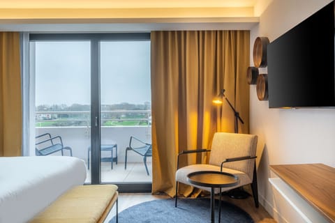 Superior Room, Balcony, City View | Premium bedding, minibar, in-room safe, desk