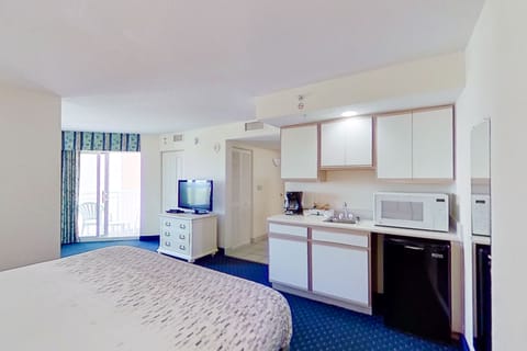 Room (Studio,1 King Bed) | In-room safe, individually decorated, individually furnished