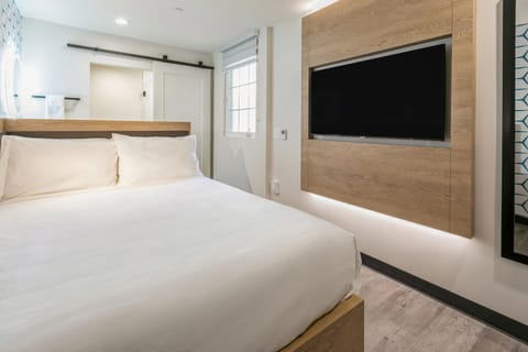 Classic Room, 1 Queen Bed (Self Check-in with Virtual Front Desk) | Television