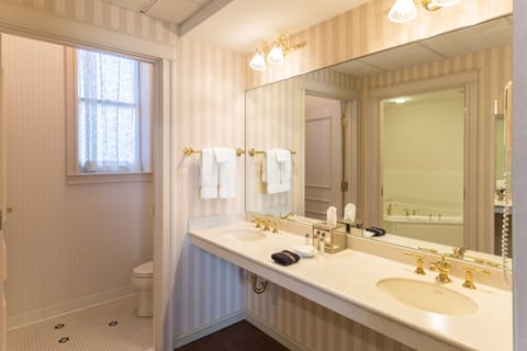 Executive Suite, 1 King Bed, Multiple View (Presidential Suite) | Bathroom | Hair dryer, towels