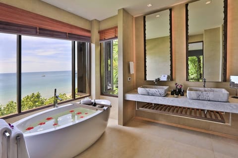 Bayfront Deluxe Room - Free Krabi Airport Transfer | Bathroom | Separate tub and shower, designer toiletries, hair dryer, bathrobes