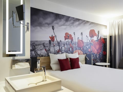 Superior Double Room, 1 Double Bed | Minibar, in-room safe, desk, blackout drapes