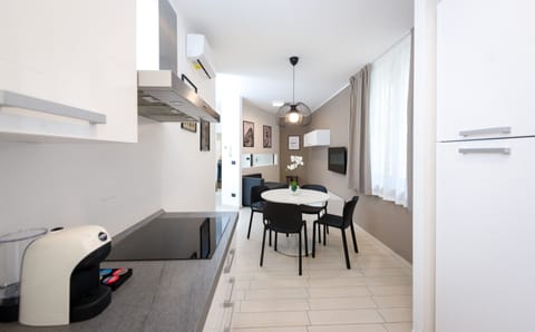 Standard Apartment, 1 Bedroom | Private kitchenette | Full-size fridge, microwave, oven, stovetop