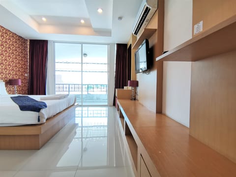 Deluxe Double Room | Minibar, in-room safe, soundproofing, free WiFi