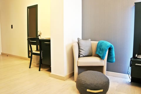 Family Room | Room amenity