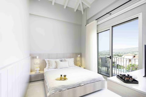 Deluxe Room | Egyptian cotton sheets, premium bedding, memory foam beds, in-room safe