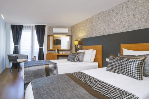 Superior Room, City View | Egyptian cotton sheets, premium bedding, Select Comfort beds, minibar