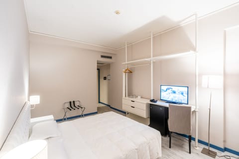 Double Room | Minibar, in-room safe, desk, free WiFi