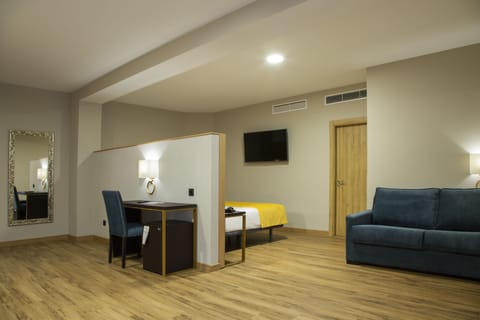 Superior Double Room | Minibar, in-room safe, desk, free WiFi