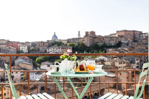 Standard Double Room, City View | Egyptian cotton sheets, premium bedding, minibar, in-room safe