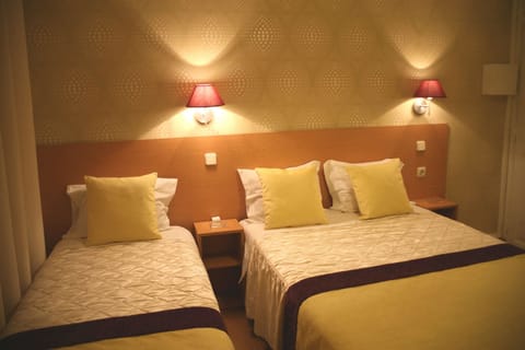 Twin Room | Desk, free WiFi, bed sheets