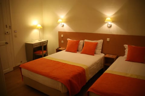 Triple Room | Desk, free WiFi, bed sheets