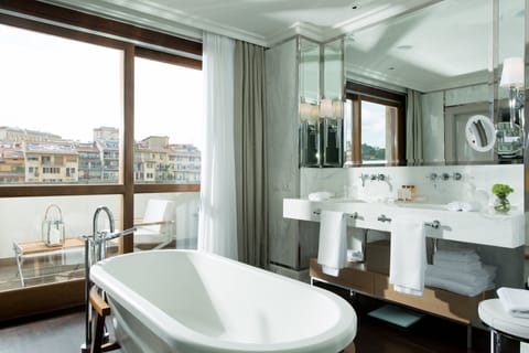 Signature Suite (Ponte Vecchio) | Bathroom | Designer toiletries, hair dryer, bathrobes, slippers