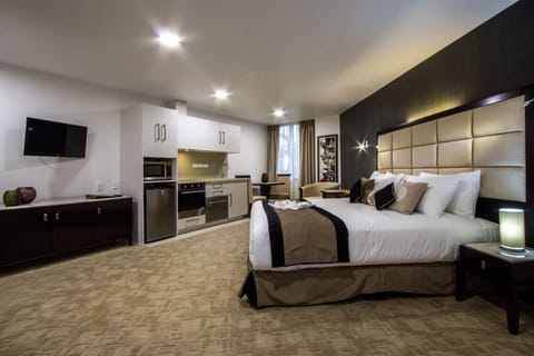 Premier King Room | Premium bedding, pillowtop beds, in-room safe, blackout drapes