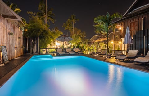 Outdoor pool, sun loungers