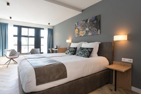 Comfort Double Room | Egyptian cotton sheets, premium bedding, minibar, desk