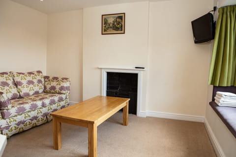 Standard Suite | Living area | 32-inch flat-screen TV with digital channels, TV