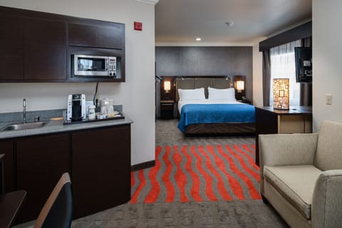 Standard Suite, 1 King Bed (Wet Bar) | In-room safe, desk, iron/ironing board, rollaway beds